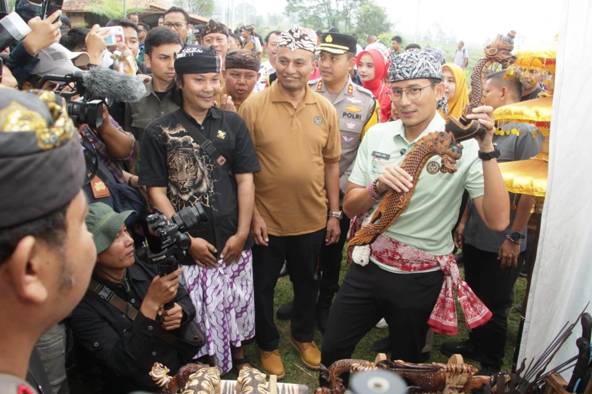 Sandiaga Uno Kunjungi Desa Cisaat Subang, Masuk 50 Besar Anugerah Desa Wisata Indonesia 2024