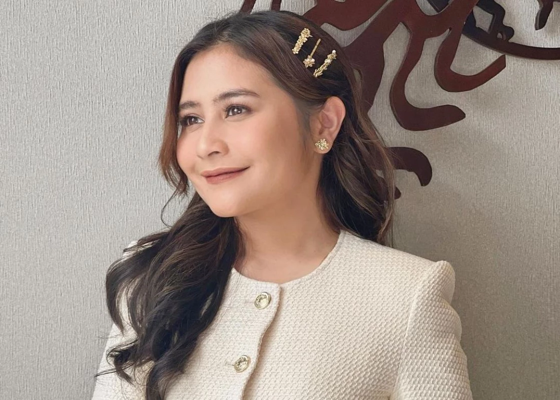 Komentar Prilly Latuconsina Mengenai Kontroversi Film Kiblat