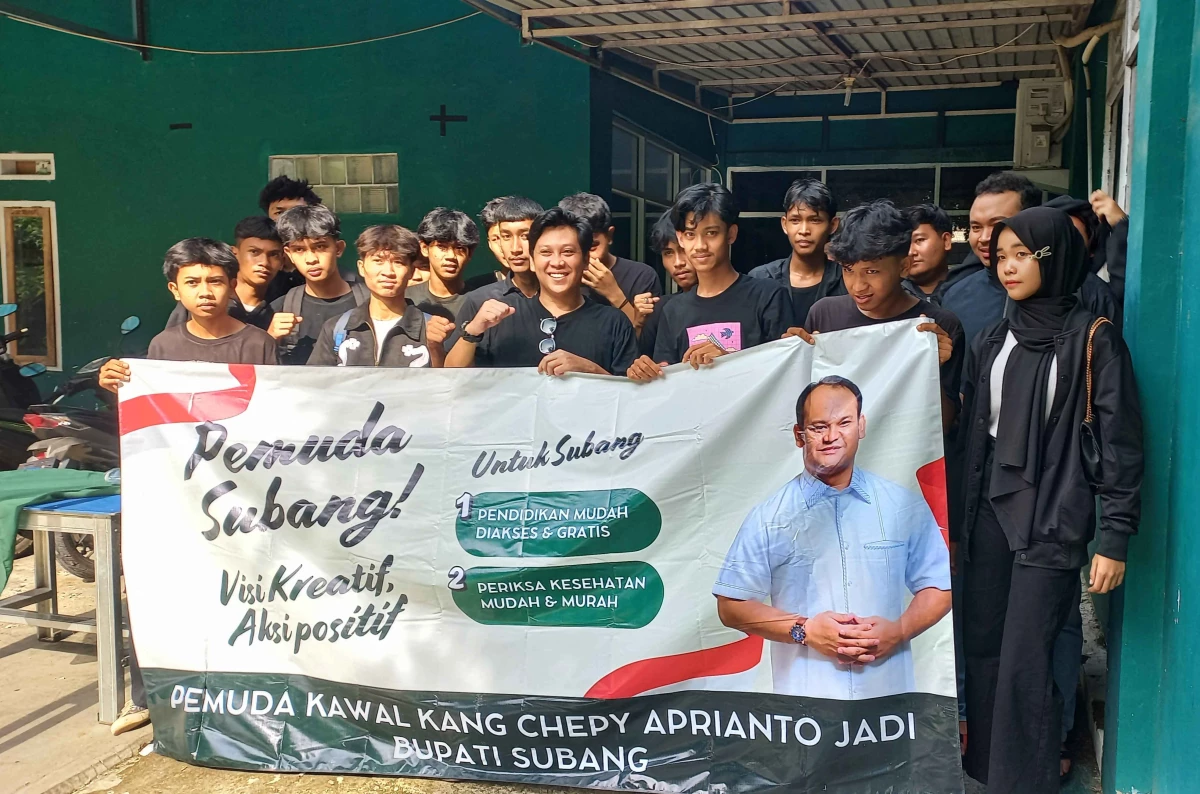 Pake Baju Hitam-hitam Pemuda Subang Daftarkan Chepy Apriyanto jadi Bakal Calon Bupati ke PKB