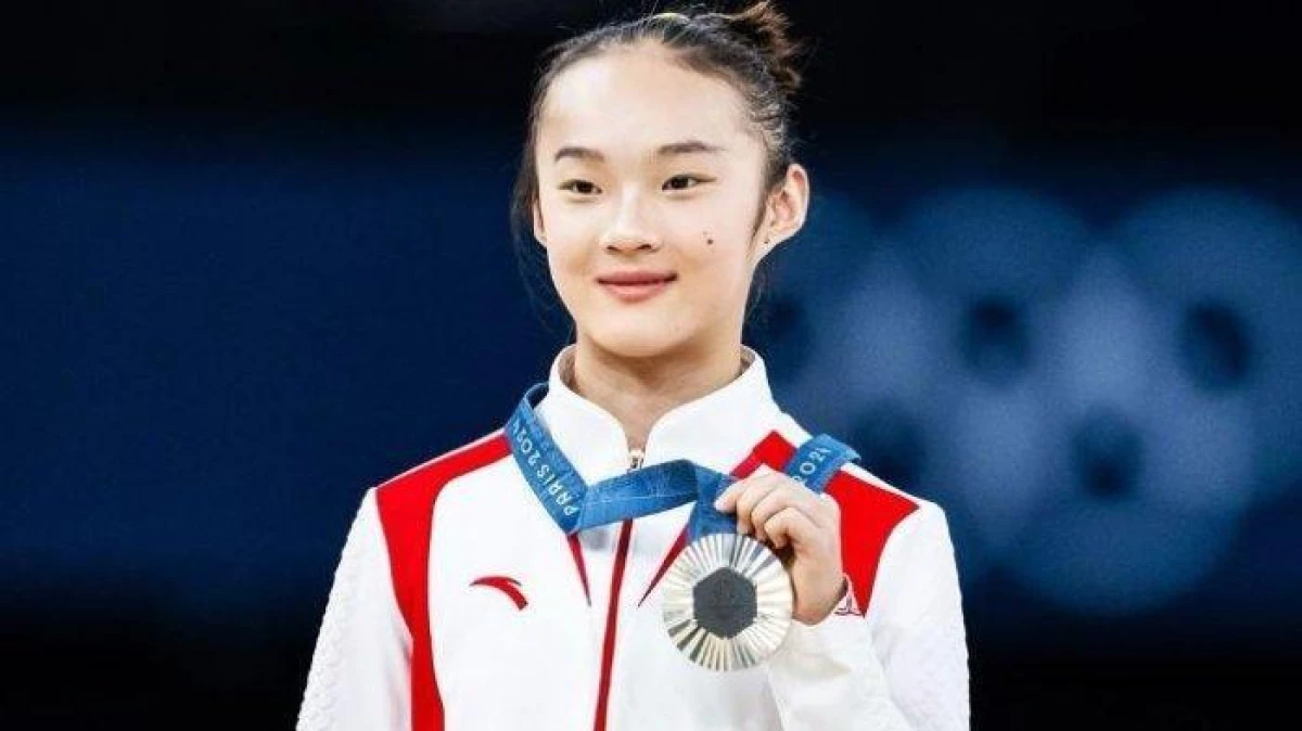 Zhou Yaqin, Pesenam China, Curi Perhatian Usai Raih Perak di Olimpiade Paris 2024