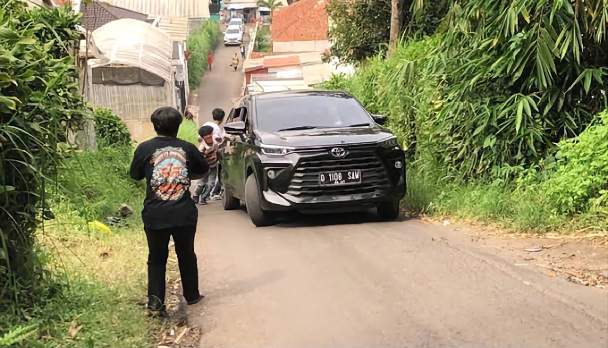 Viral! Daihatsu Xenia RWD Gagal Menanjak di Tanjakan Spongebob
