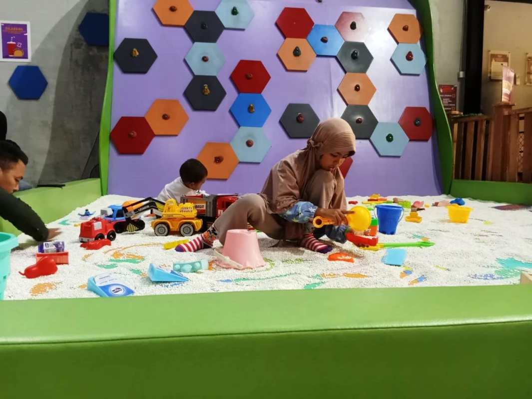 REGIO Playground Berikan Permainan Edukatif