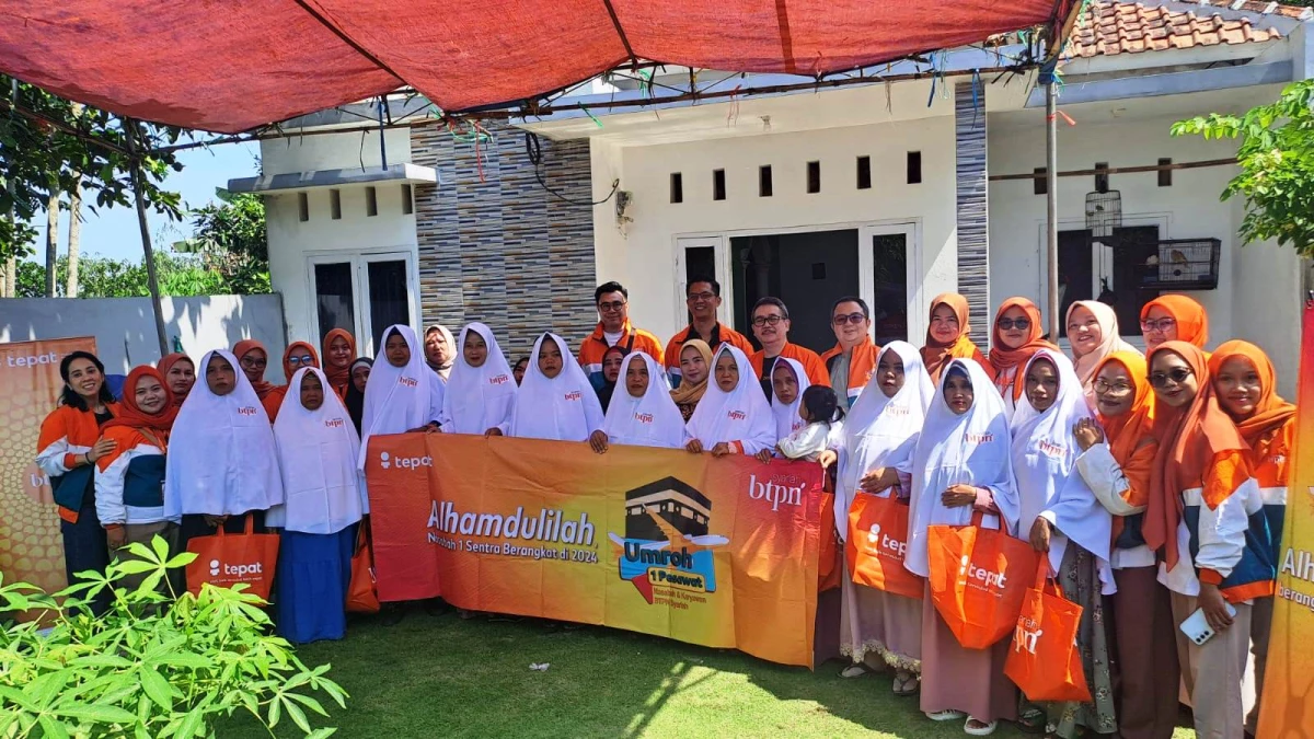 11 Anggota Sentra BTPN Syariah Purwakarta Dapat Umrah Gratis