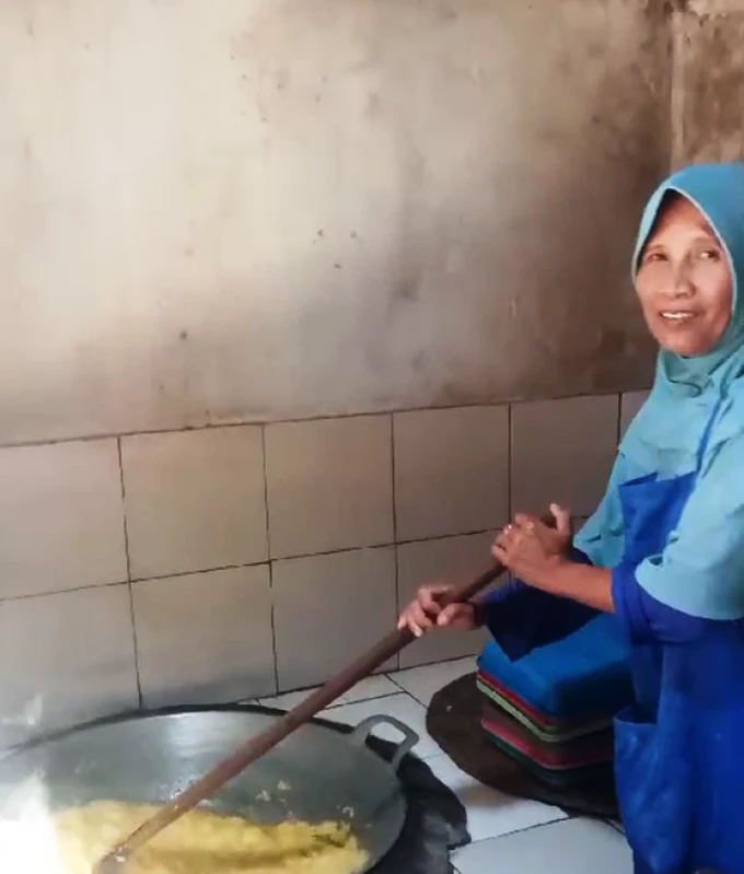 Mak Entin Di Balik Kelezatan Dodol Lia Sari Berbahan Nanas, Konsisten Jaga Cita Rasa Sejak Tahun 2000