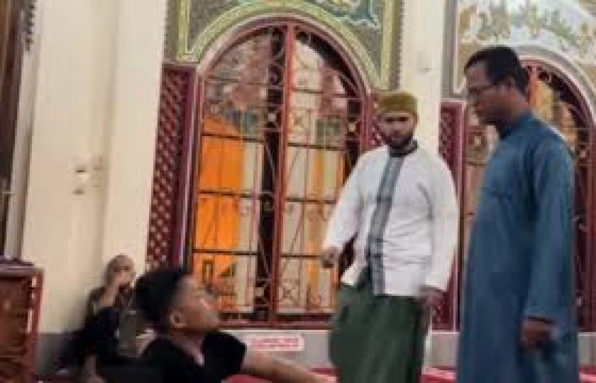 Pemuda Diduga Mabuk Masuk Masjid untuk Sholat Subuh, Nyaris Diusir Jamaah