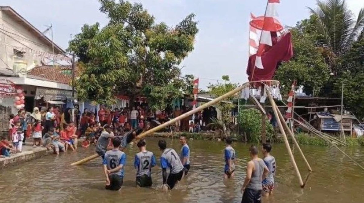 Bukan Main! Lomba Panjat Pinang di Cianjur Berhadiah "Janda" Ternyata Punya Makna yang Mendalam!