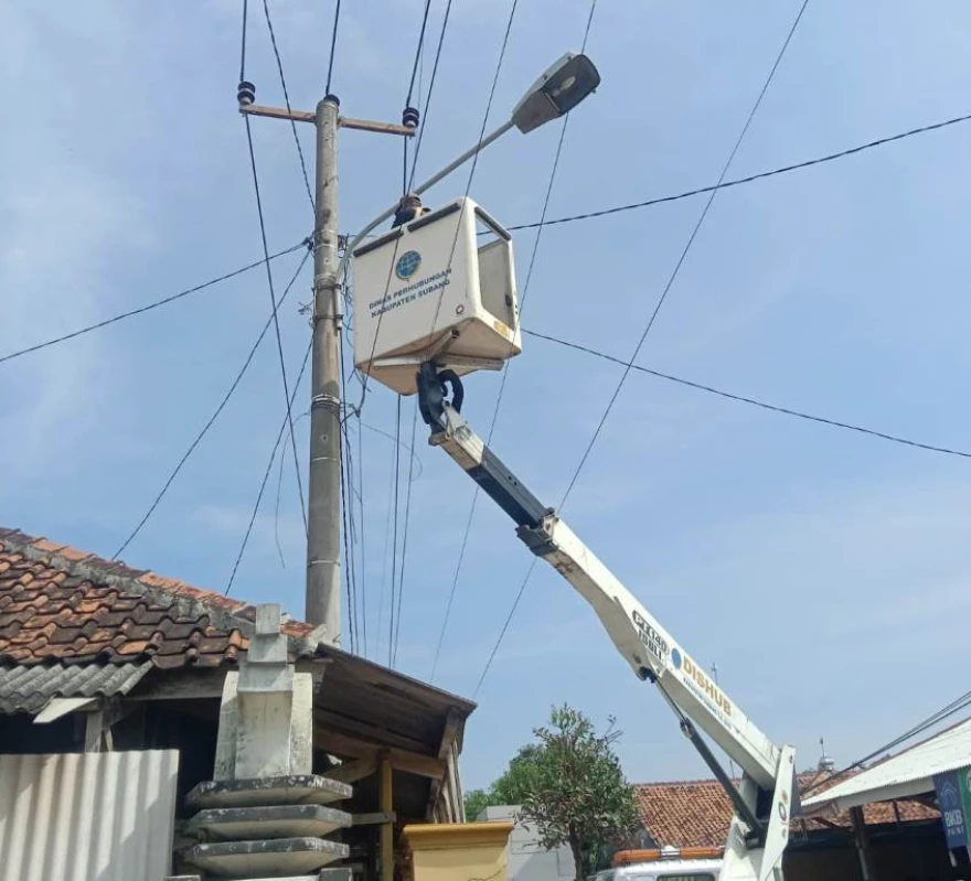 Dishub Subang Perbaiki PJU Rusak di Desa Simpar