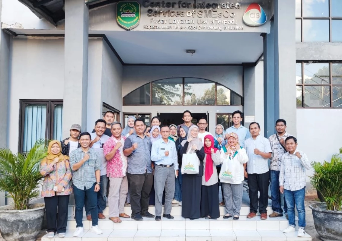 Darussalam Enterprise Melakukan Studi Banding ke PLUT KUMKM Subang