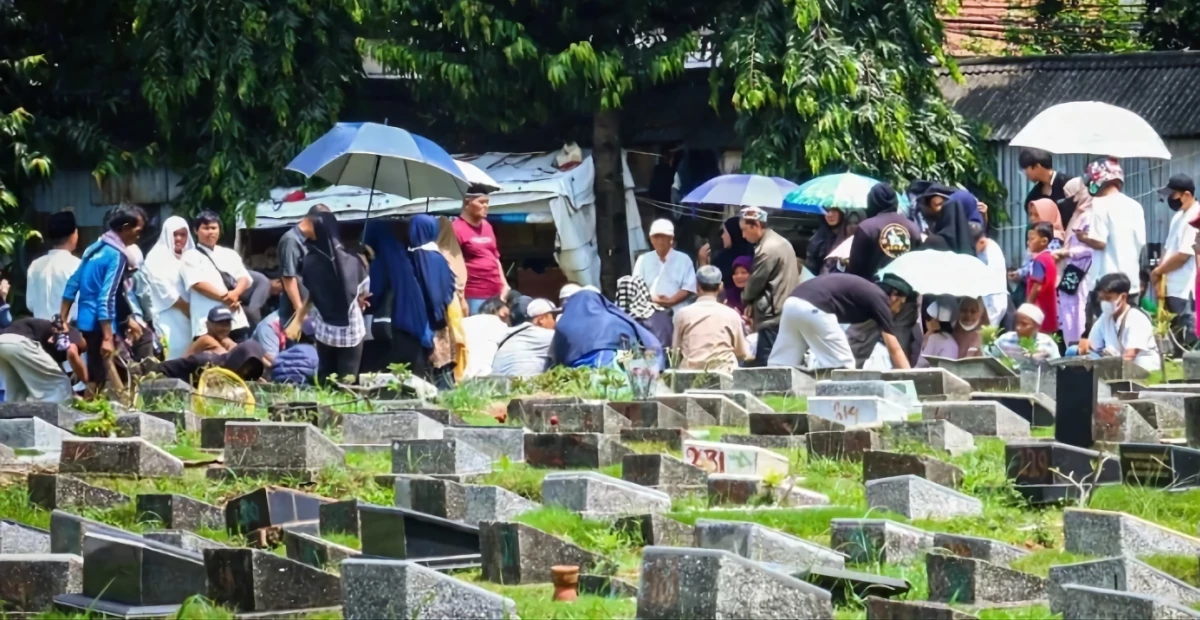 Tradisi Ziarah Kubur Setelah Shalat Idul Fitri, Apa Diperbolehkankah?