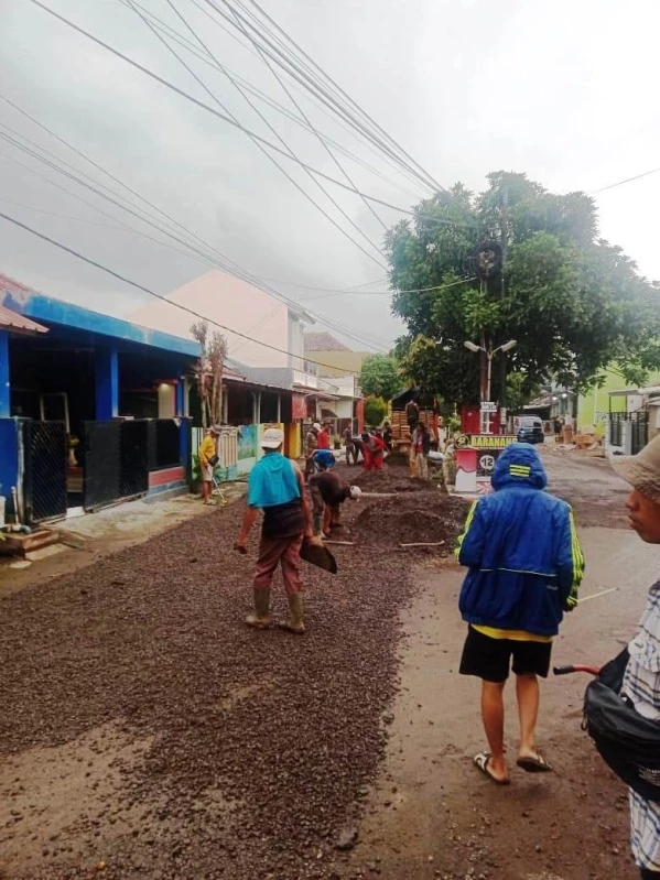 Pembangunan Infrastruktur Kian Masif  di Desa Kamarung