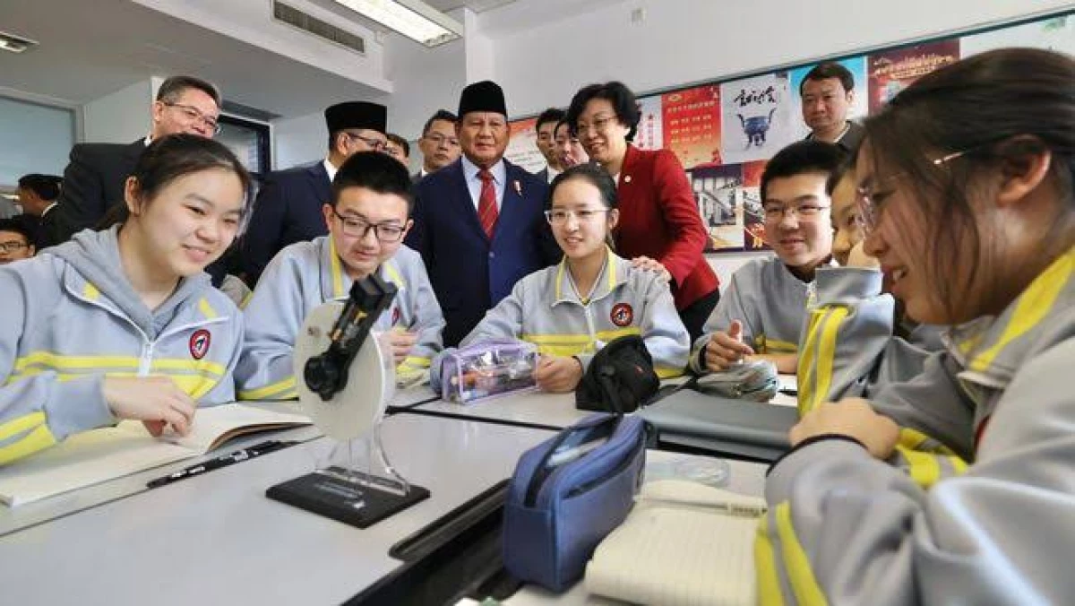 Prabowo Subianto Tinjau Makan Siang Gratis Sekolah di Cina.
