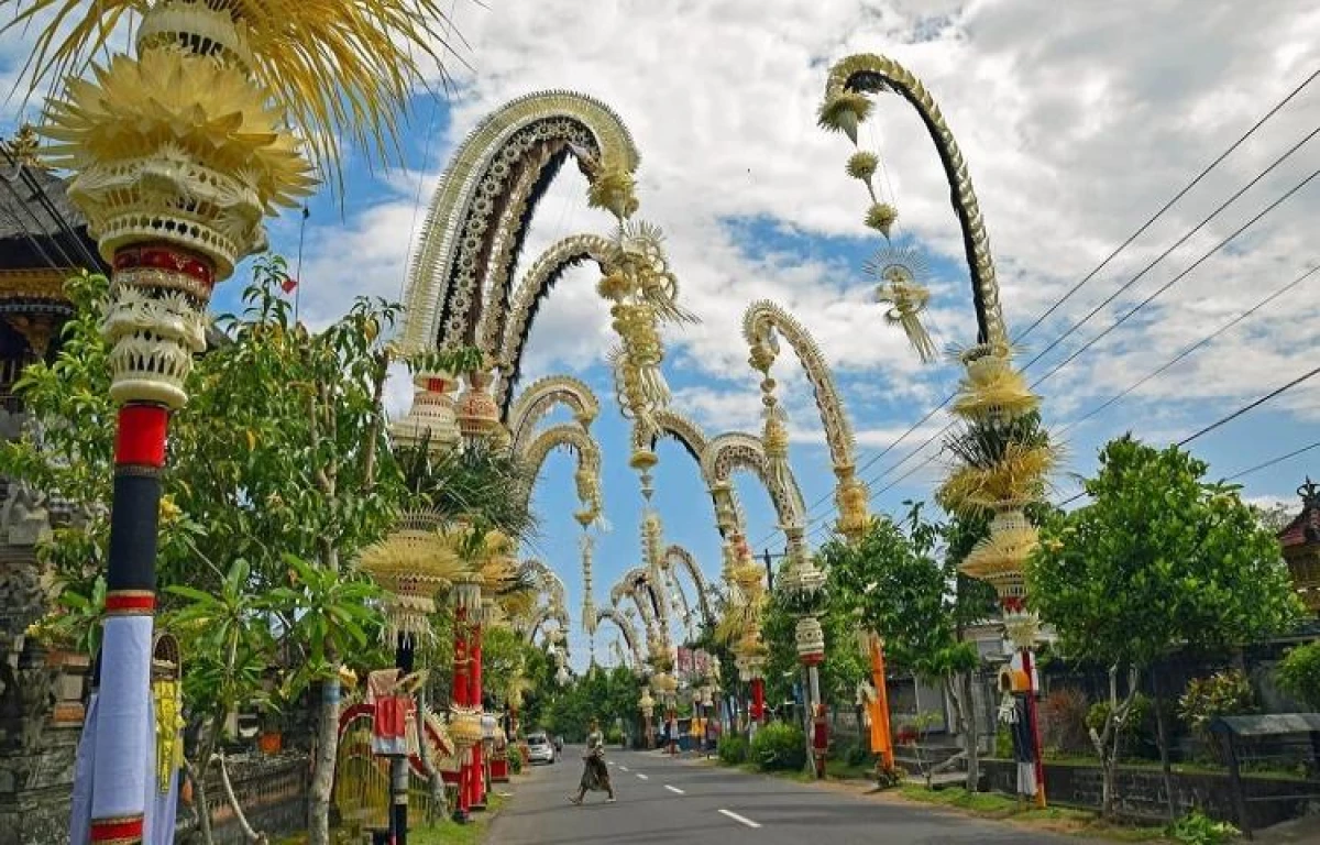 Memahami Perbedaan yang Menarik Antara Hari Raya Galungan dan Hari Raya Kuningan