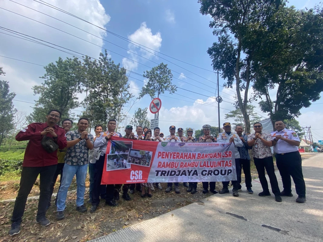 Tridjaya Group Serahkan Bantuan CSR Berupa Rambu-rambu di Kabupaten Subang
