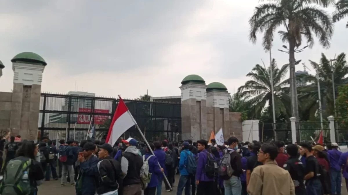 Empat Kelompok Kepung DPR Hari Ini, Bawa Tuntutan Berbeda dari RUU Perampasan Aset hingga Dukungan Prabowo