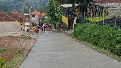Warga Sambut Gembira, Pemkab Subang Perbaiki Jalan Padamulya-Wanasuta Cipunagara