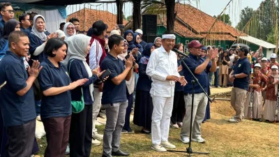 Datang Bawa Gelisah, Pulang Bawa Bahagia: Pesan Gubernur Jabar dari Kampung Adat Banceuy