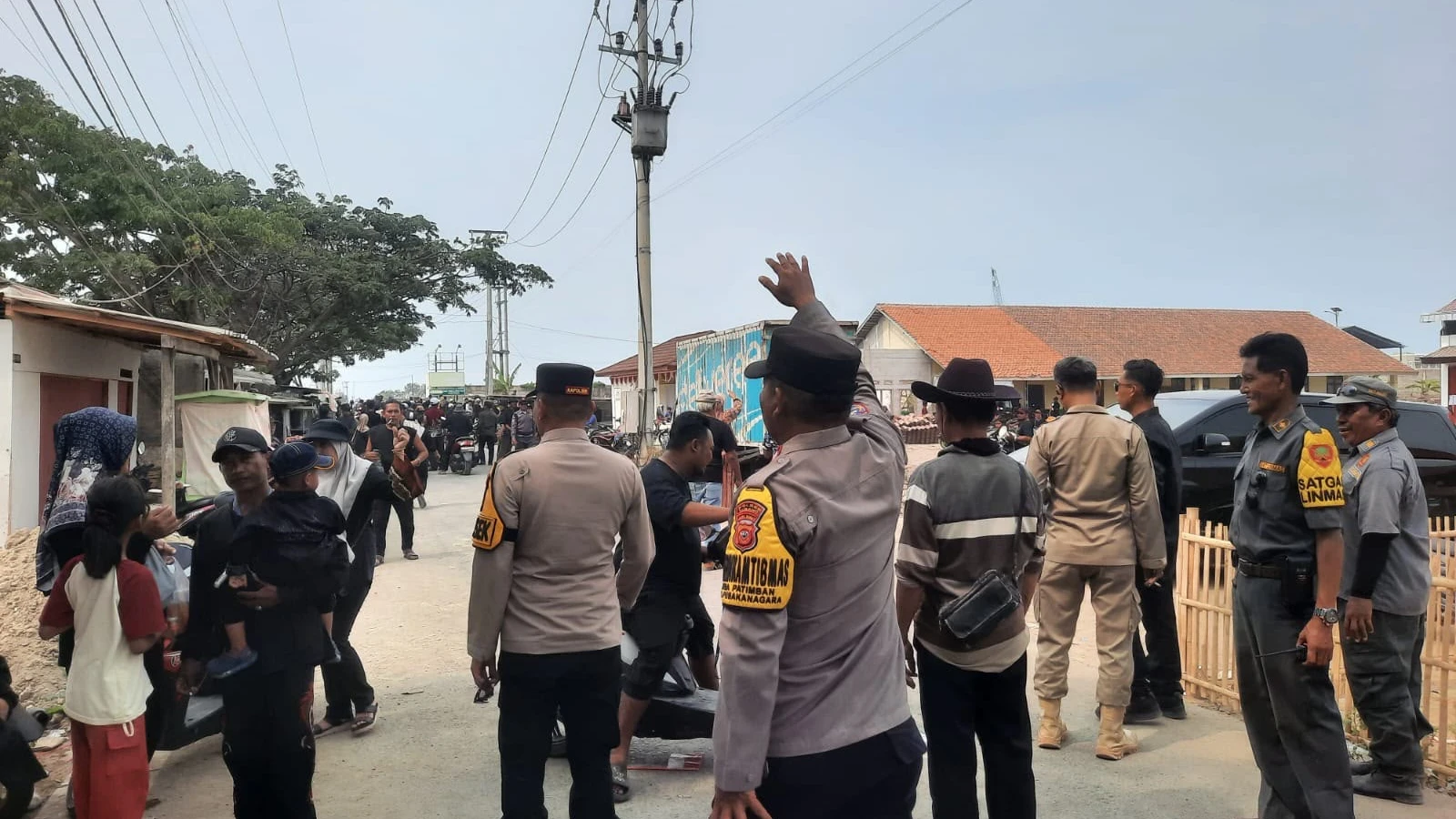 Pengambilan Nomor Urut Pilkades Patimban Ricuh, Pendukung Cakades Terlibat Lempar Batu