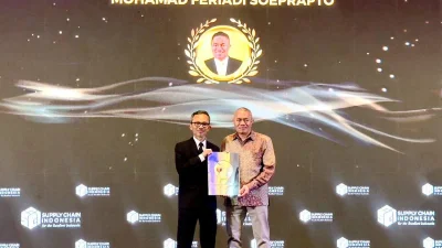 Mohamad Feriadi Raih Penghargaan CEO of The Year di Indonesia Logistics Award 2026