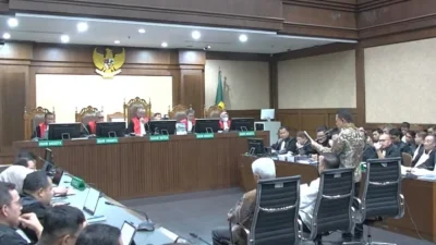 Eks Jampidsus Febrie Adriansyah Sampaikan Nota Pembelaan di Persidangan