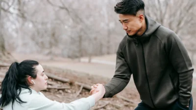 Cara Mengatasi Sifat People Pleaser agar Tidak Terus Mengorbankan Diri Sendiri
