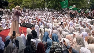 Khidmat dan Meriah, Belasan Ribu Santri Peringatan Hari Santri ke-62 di Purwakarta