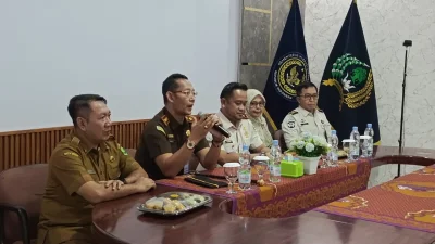 Kejari dan Bapas Subang Laksanakan  Eksekusi Pidana Kerja Sosial