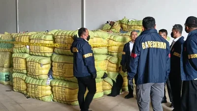 Bareskrim Polri Gerebek Gudang Balpres Ilegal di Subang, 1.257 Bal Senilai Rp15 Miliar Disita