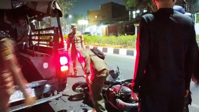 Satpol PP Karawang Bantu Biaya Pengobatan dan Perbaikan Motor Ojol