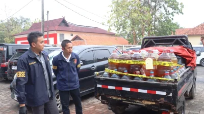 Polres Purwakarta Ungkap Dugaan Penyelewengan Solar Subsidi, Berhasil Amankan 1.110 Liter