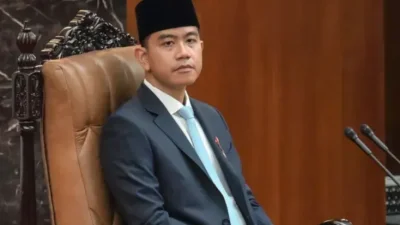 Polemik Ijazah Gibran di PTUN: Denny Indrayana Cabut Gugatan hingga Walk Out