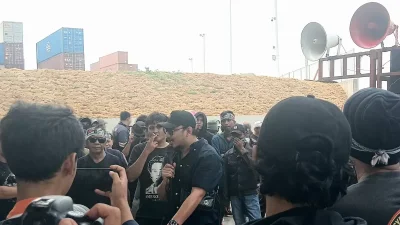 Geruduk Pabrik BYD Subang, Warga Tuntut Kuota 70 Persen Tenaga Kerja Lokal