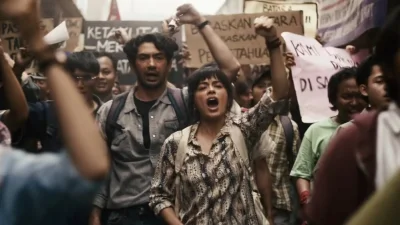 Angkat Kisah Aktivis 1998, Penonton Film Laut Bercerita Tembus 184 Ribu di Hari Pertama