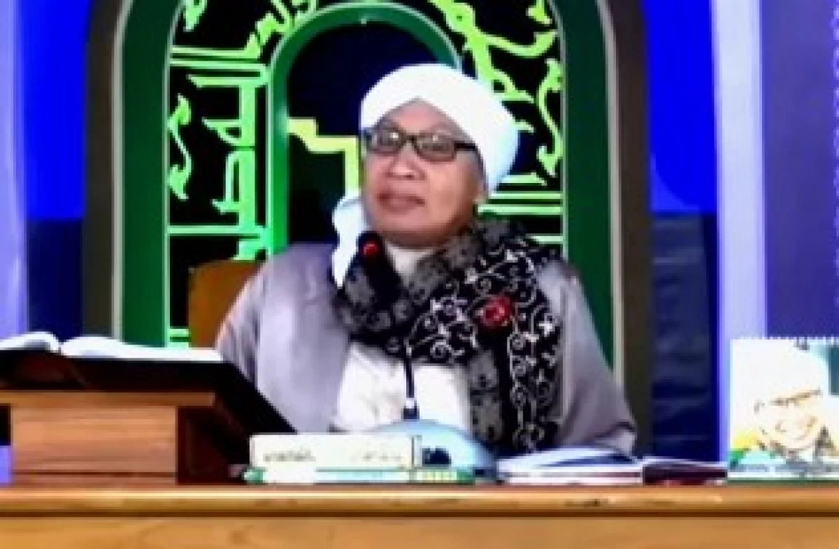 Hukum Sholat Tidak Memakai Peci, Apa Sholatnya Sah atau Tidak? Buya Yahya Menjawab