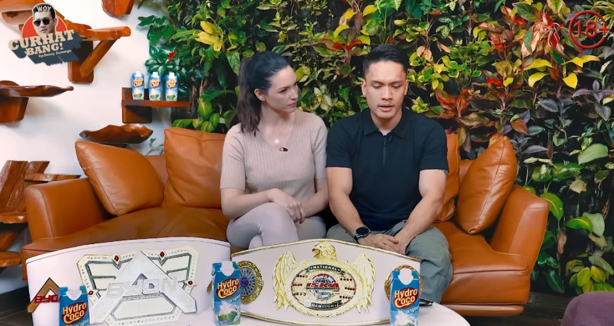 Randy Pangalila Umumkan Pensiun dari Dunia Tinju di "Curhat Bang Denny Sumargo"