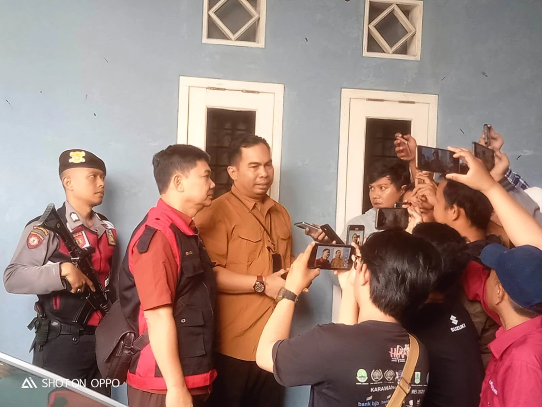Dugaan Korupsi Ruislag Lahan Mall Ramayana, Tim Penyidik Kejaksaan Tinggi Geledah Ruang Sekda Karawang Acep Jamhuri