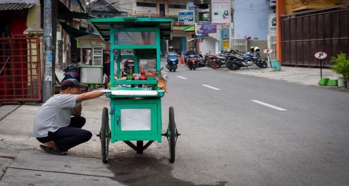 Pedagang Kaki Lima Harus Punya Setifikat Halal? Bayar Ga Nih?