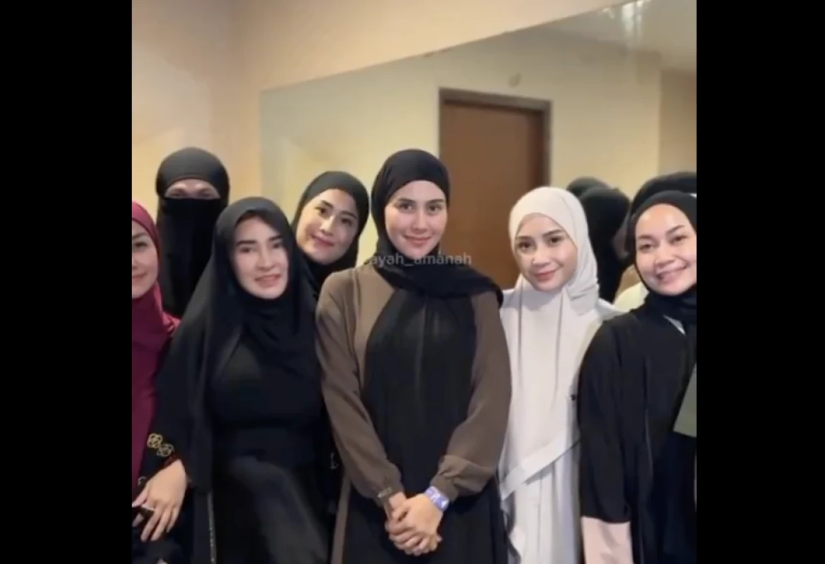 Wanda Hara Hadir ke Kajian Hanan Ataki Pakai Cadar Bareng Nagita, Netizen: Parahnya Pada Normalisasi