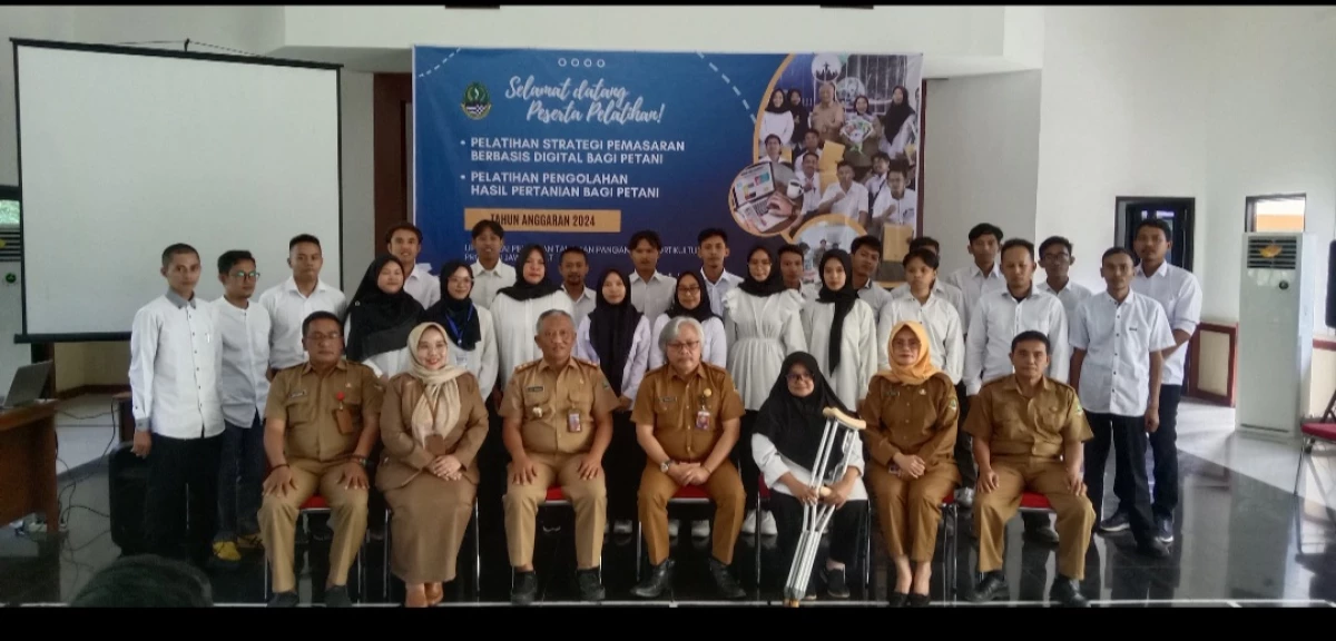 Pelatihan Strategi Pemasaran Berbasis Digital Bagi Petani Jawa Barat: Saung Tinanggur Ikut Berpartisipasi