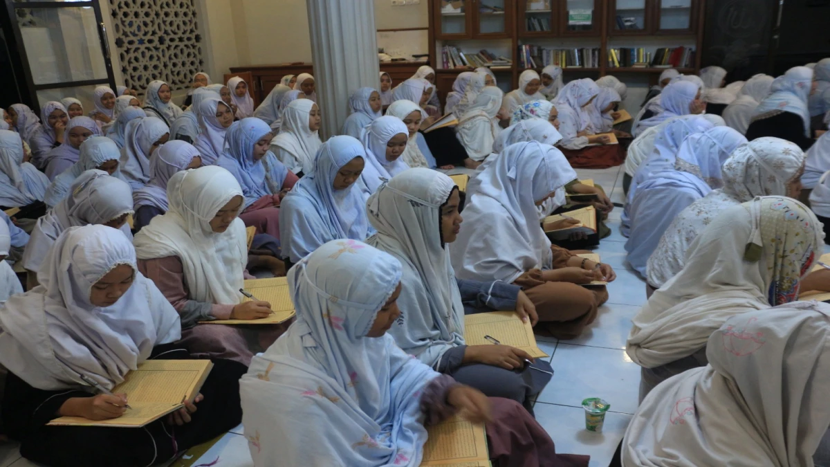 Ponpes Pagelaran III Subang Pertahankan Tradisi Tafsir Al-Jalalain Sejak 1962