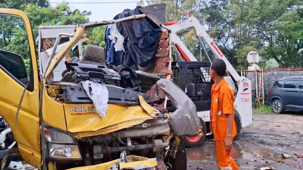 Truk Muatan Gula Merah Kecelakaan di Tol Cipularang KM 93B, Korban 1 Tewas, Satu Luka Berat