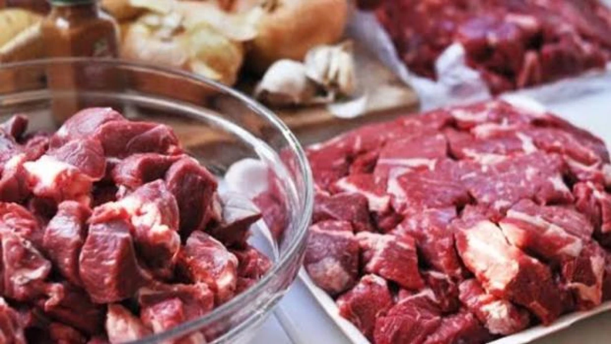 7 Tips Masak Daging Kurban Biar Nggak Alot & Bau Prengus
