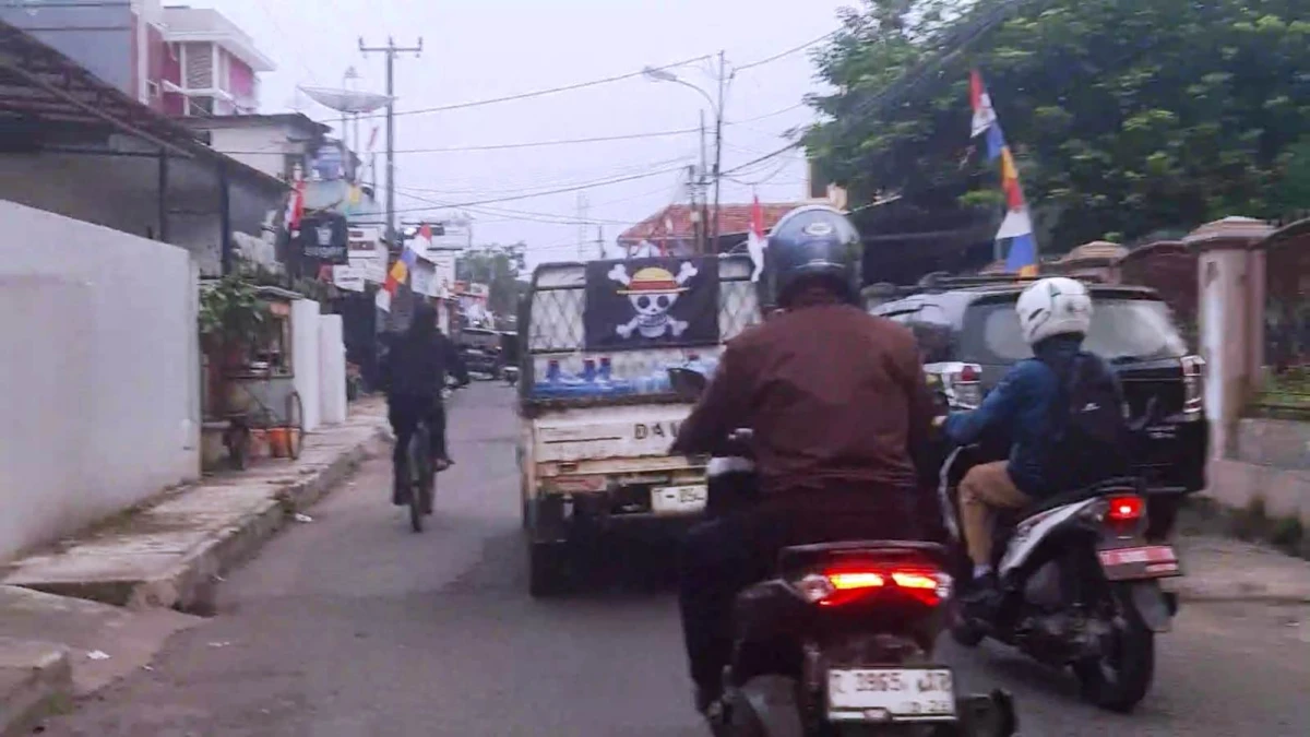 Bendera One Piece Berkibar di Jalanan Subang