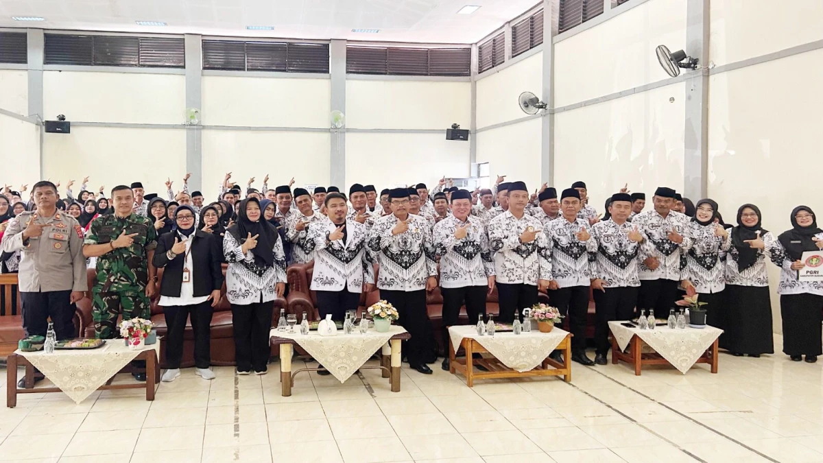 Bupati Reynaldy Lantik Pengurus PGRI Subang Periode 2025-2030