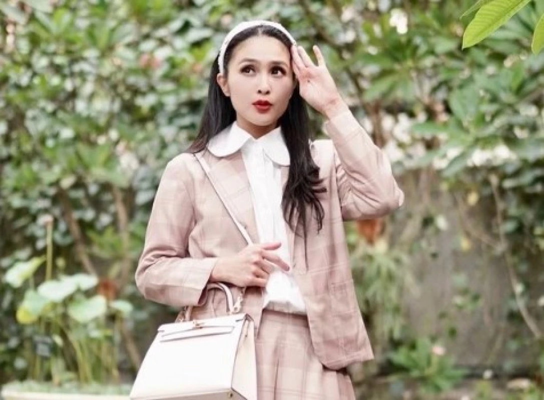 Ini Dia Koleksi Tas Sandra Dewi yang Seharga Rumah Subsidi, Berani Nenteng?