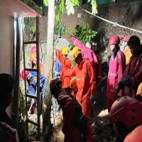 Kapolres Purwakarta dan Bupati Turun Langsung Tangani Longsor di Jatiluhur