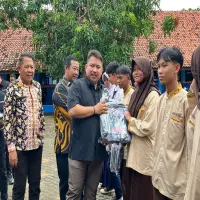 Bupati Reynaldy Tepati Janji, Seragam Gratis untuk Siswa Subang Sudah Mulai Didistribusikan