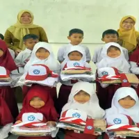 Seragam Gratis di Subang Disambut Antusias Siswa, Pelajar di Kasomalang Makin Semangat Sekolah