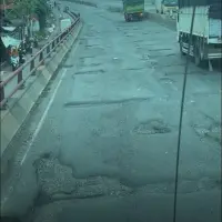 Kondisi Flyover Pamanukan Subang Bikin Miris! Aspal Hancur, Lubang Menganga, Warga Khawatir Jelang Mudik 2026!