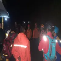 Cuaca di Sekitar Curug Cileat Buruk,  Pencarian Korban Longsor Dihentikan Sementara