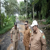 Tindak Lanjuti Aspirasi Warga, Bupati Subang Tinjau Jalan Rusak Tambakmekar–Kasomalang